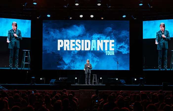 Ricardo Arjona — Presidante Tour Vista