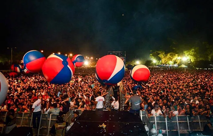 Gira Refrescante Pepsi Multitud